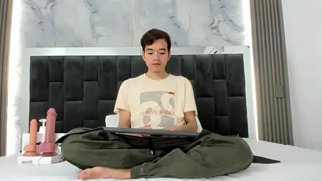 bunny maxi online show from 12/05/25, 12:36