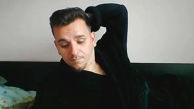 Snapshot of Huge_cock22cm chatting on 10/23/25, 08:24 Huge cock22cm online show from 10/23/25, 08:24