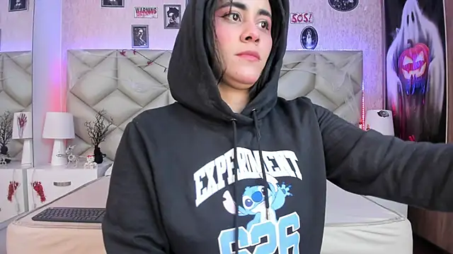 Snapshot of Brenda_Garcia chatting on 10/22/25, 08:08 Brenda Garcia online show from 10/22/25, 08:08