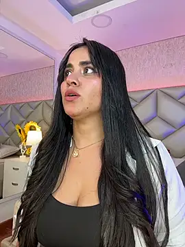 Snapshot of Brenda_Garcia chatting on 11/11/25, 08:31 Brenda Garcia online show from 11/11/25, 08:31