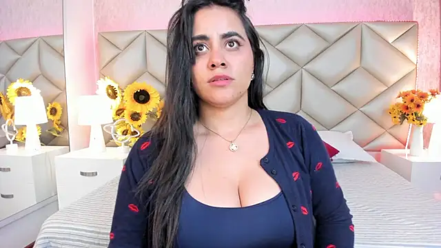 Snapshot of Brenda_Garcia chatting on 11/13/25, 10:30 Brenda Garcia online show from 11/13/25, 10:30