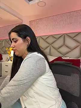 Snapshot of Brenda_Garcia chatting on 11/14/25, 08:18 Brenda Garcia online show from 11/14/25, 08:18