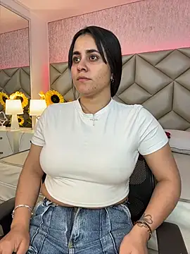 Snapshot of Brenda_Garcia chatting on 11/19/25, 08:09 Brenda Garcia online show from 11/19/25, 08:09