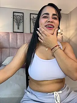 Snapshot of Brenda_Garcia chatting on 11/26/25, 12:17 Brenda Garcia online show from 11/26/25, 12:17