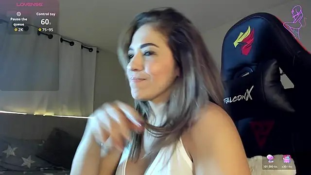 Snapshot of karimhunt chatting on 11/14/25, 04:11 karimhunt online show from 11/14/25, 04:11