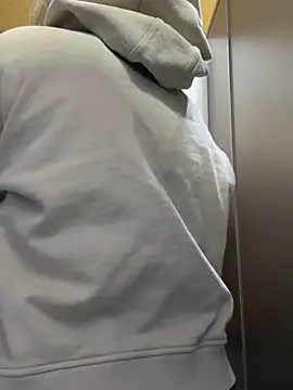 Snapshot of littlebitchess chatting on 12/15/25, 02:38 littlebitchess online show from 12/15/25, 02:38