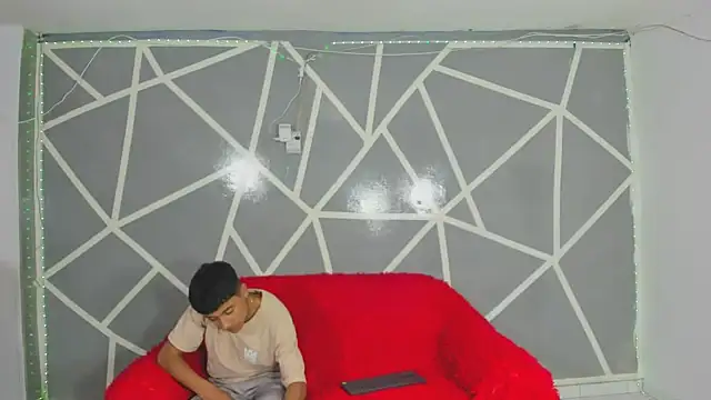 oliverhot2005 online show from 01/14/25, 08:59