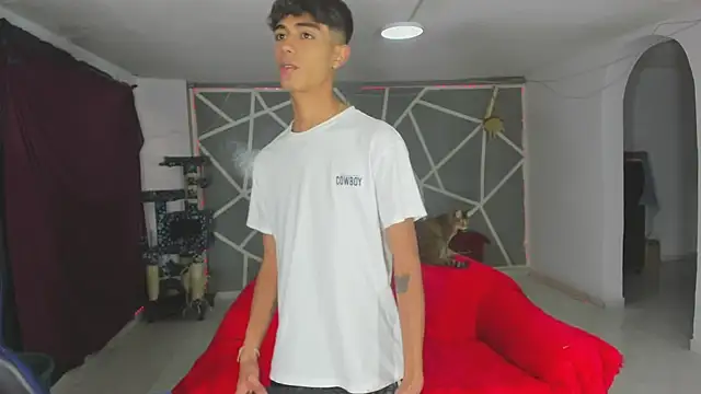 oliverhot2005 online show from 01/28/25, 10:12