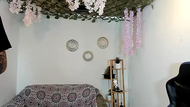 oliverhot2005 online show from 09/19/25, 08:53