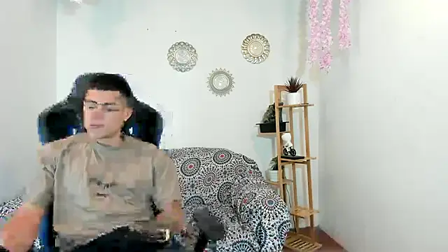 oliverhot2005 online show from 09/20/25, 08:54