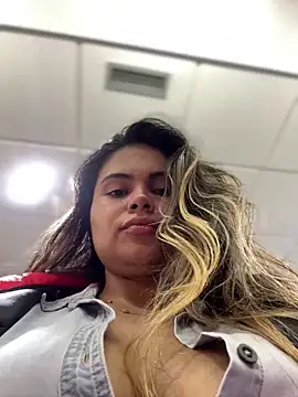 Snapshot of melanny10 chatting on 12/03/24, 01:43 melanny10 online show from 12/03/24, 01:43