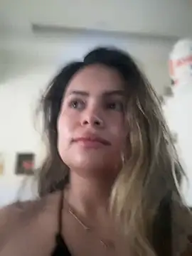 Snapshot of melanny10 chatting on 12/21/24, 10:39 melanny10 online show from 12/21/24, 10:39