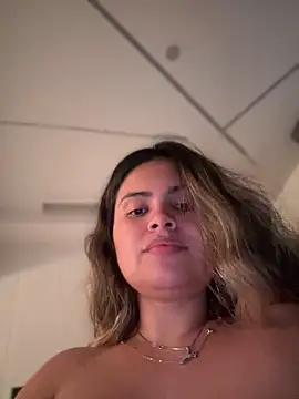 Snapshot of melanny10 chatting on 12/27/24, 04:21 melanny10 online show from 12/27/24, 04:21