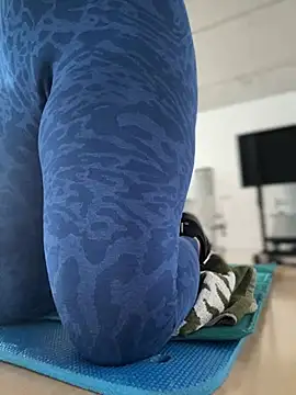 Snapshot of melanny10 chatting on 01/11/25, 12:29 melanny10 online show from 01/11/25, 12:29