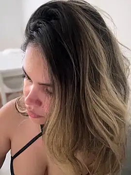 Snapshot of melanny10 chatting on 02/02/25, 11:30 melanny10 online show from 02/02/25, 11:30