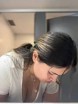 Snapshot of melanny10 chatting on 03/01/25, 02:34 melanny10 online show from 03/01/25, 02:34