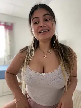 Snapshot of melanny10 chatting on 03/02/25, 11:39 melanny10 online show from 03/02/25, 11:39