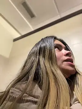 Snapshot of melanny10 chatting on 03/06/25, 01:24 melanny10 online show from 03/06/25, 01:24