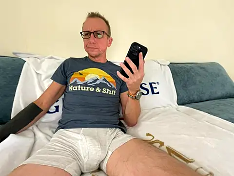 mouser21212 online show from 10/29/25, 09:16