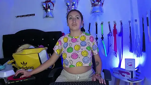 Snapshot of LucyStrike_ chatting on 11/04/25, 10:42 LucyStrike online show from 11/04/25, 10:42