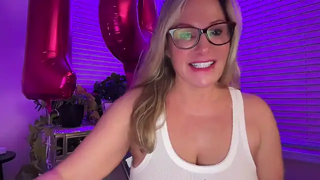 Snapshot of Milf_Goddess chatting on 10/13/25, 05:51 Milf Goddess online show from 10/13/25, 05:51