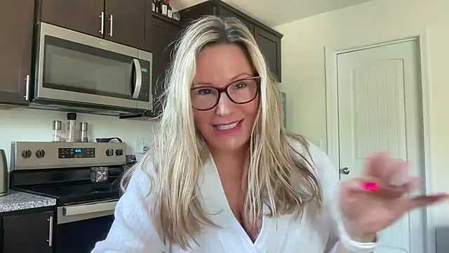 Snapshot of Milf_Goddess chatting on 10/26/25, 02:34 Milf Goddess online show from 10/26/25, 02:34