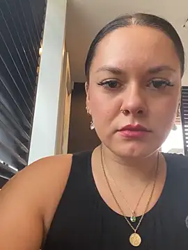 Snapshot of Luccreccia_ chatting on 09/20/25, 09:21 Luccreccia  online show from 09/20/25, 09:21