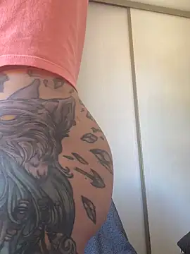 Snapshot of Luccreccia_ chatting on 10/11/25, 12:15 Luccreccia  online show from 10/11/25, 12:15