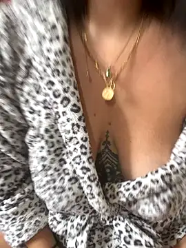 Snapshot of Luccreccia_ chatting on 10/18/25, 09:10 Luccreccia  online show from 10/18/25, 09:10