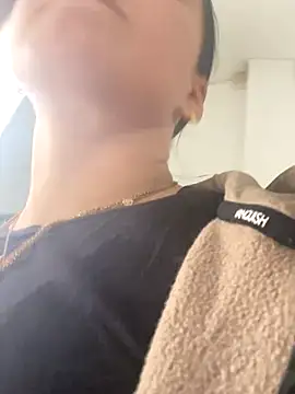 Snapshot of Luccreccia_ chatting on 10/29/25, 10:06 Luccreccia  online show from 10/29/25, 10:06