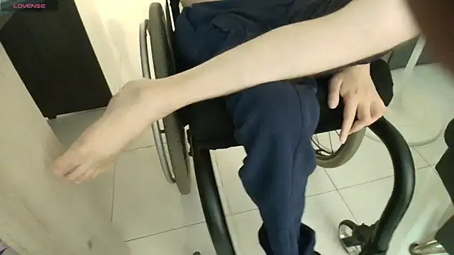 Snapshot of handicappedsex chatting on 07/30/26, 01:32 handicappedsex online show from 07/30/26, 01:32
