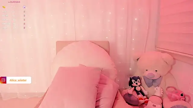 Snapshot of Alice_winter_ chatting on 10/06/25, 07:11 Alice winter online show from 10/06/25, 07:11