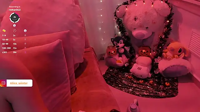 Snapshot of Alice_winter_ chatting on 10/17/25, 06:10 Alice winter online show from 10/17/25, 06:10