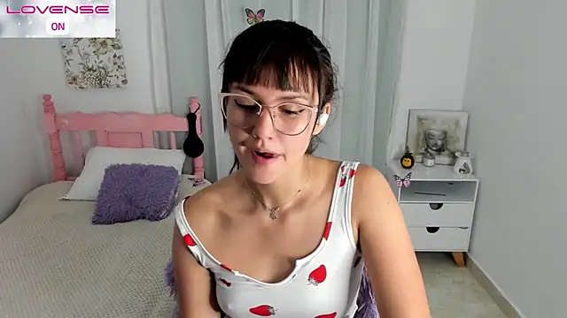 Snapshot of cute_roxy chatting on 10/25/25, 03:58 cute roxy online show from 10/25/25, 03:58