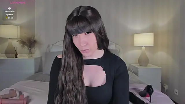 Snapshot of valeriasecret chatting on 10/26/25, 05:35 valeriasecret online show from 10/26/25, 05:35