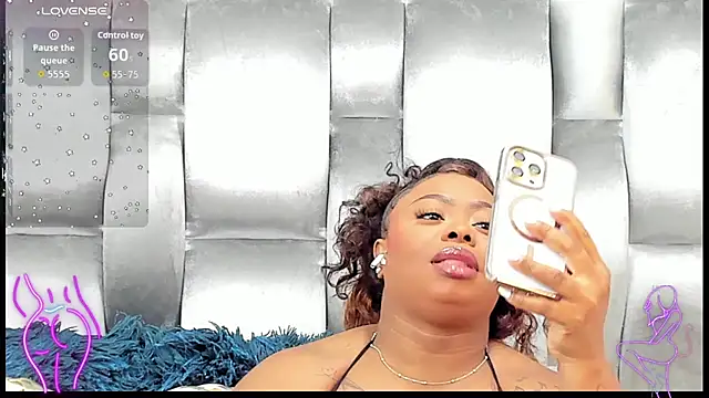 CamilaBenitez online show from 09/15/25, 10:10