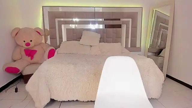 Nicolle foxy online show from 12/05/24, 09:39