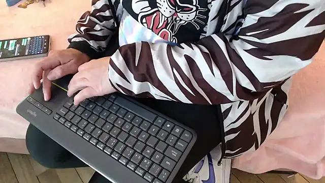 ViioletaMora online show from 01/27/25, 12:22