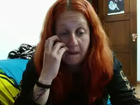 Snapshot of ViioletaMora chatting on 09/23/25, 04:04 ViioletaMora online show from 09/23/25, 04:04