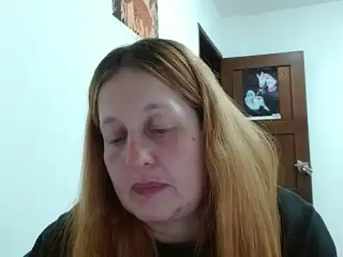 Snapshot of ViioletaMora chatting on 12/23/25, 06:11 ViioletaMora online show from 12/23/25, 06:11