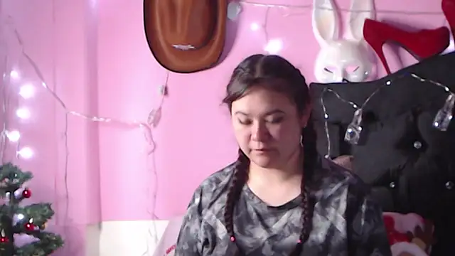 NikkiRous  online show from 12/14/24, 12:33