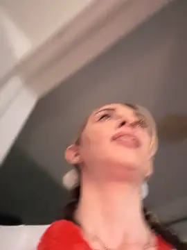 Snapshot of BrattyBae_xo chatting on 10/31/25, 07:48 BrattyBae xo online show from 10/31/25, 07:48