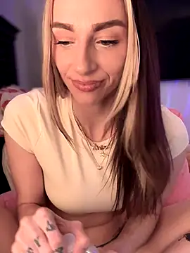 Snapshot of BrattyBae_xo chatting on 11/13/25, 09:47 BrattyBae xo online show from 11/13/25, 09:47