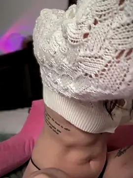 Snapshot of BrattyBae_xo chatting on 11/30/25, 07:40 BrattyBae xo online show from 11/30/25, 07:40