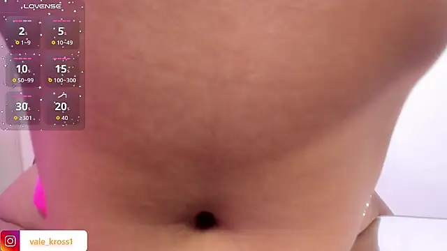 Snapshot of vale_kross chatting on 10/20/25, 01:22 vale kross online show from 10/20/25, 01:22