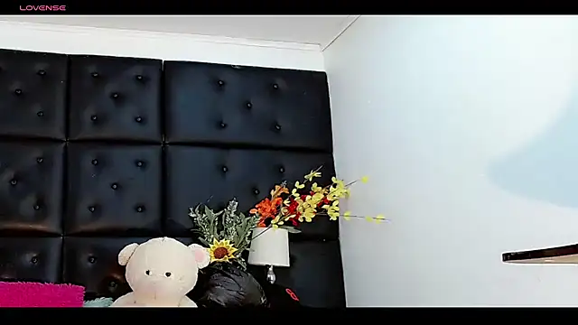 Daniela Pink  online show from 06/17/26, 07:48
