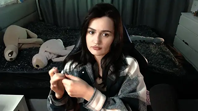 Snapshot of KiraYammy chatting on 11/16/25, 10:37 KiraYammy online show from 11/16/25, 10:37