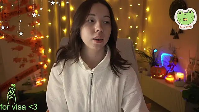 Snapshot of Sarah_Son chatting on 10/21/25, 06:03 Sarah Son online show from 10/21/25, 06:03