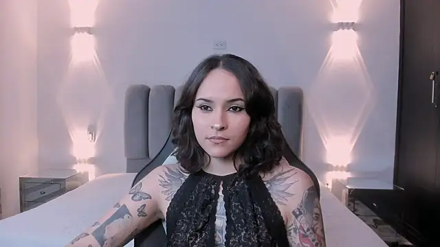 Snapshot of AnnyThompson_ chatting on 01/10/26, 08:32 AnnyThompson online show from 01/10/26, 08:32