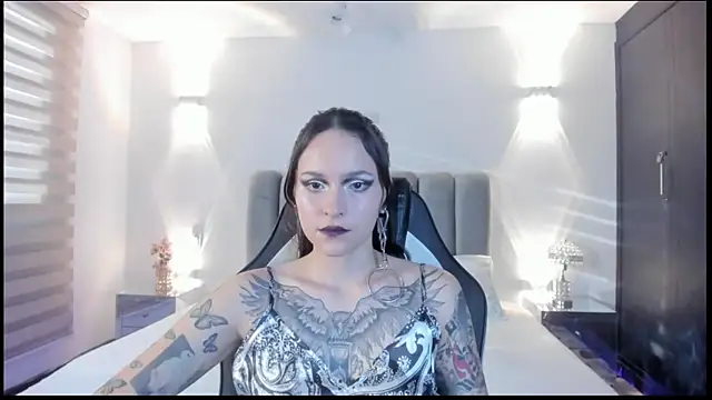 Snapshot of AnnyThompson_ chatting on 02/05/26, 10:14 AnnyThompson online show from 02/05/26, 10:14